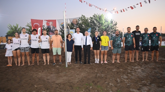 Kumluca'da 30 Ağustos Zafer Kupası Voleybol müsabakaları düzenlendi