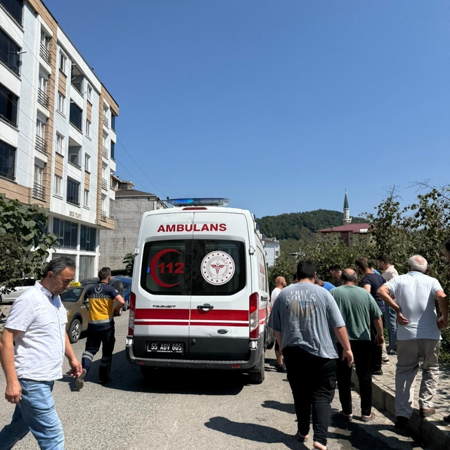 Salıpazarı'nda devrilen motosikletin sürücüsü yaralandı