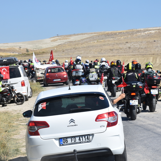 Motosiklet gönüllüleri, Büyük Taarruz'u "süvarinin izinden" giderek anıyor