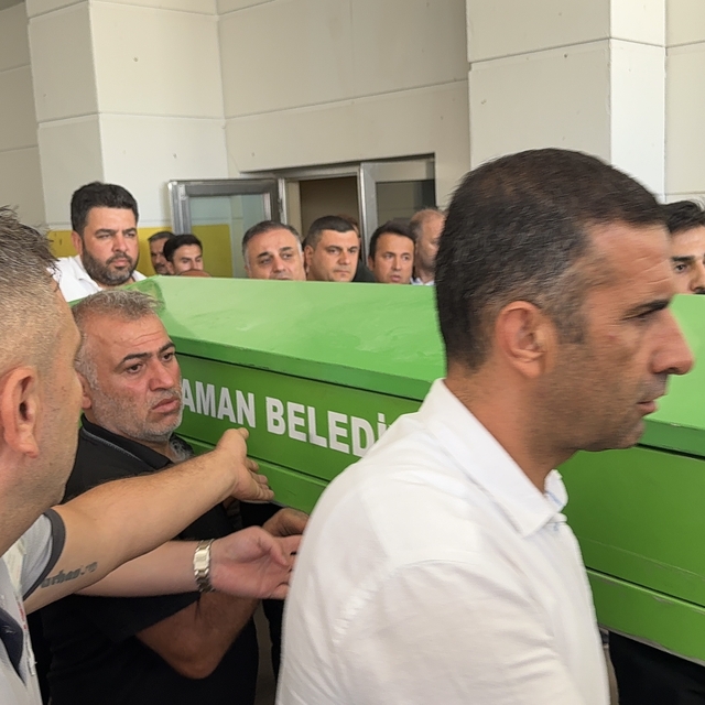 Kazada ölen 2 sağlık çalışanı toprağa verildiı