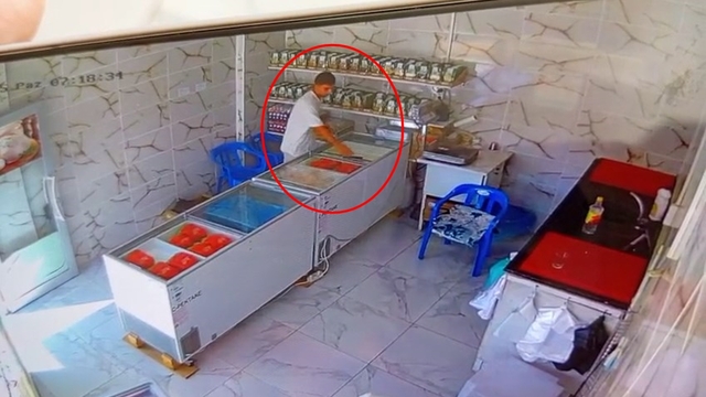 Oğluna hırsızlık yaptırdığı anlar kamerada (2)