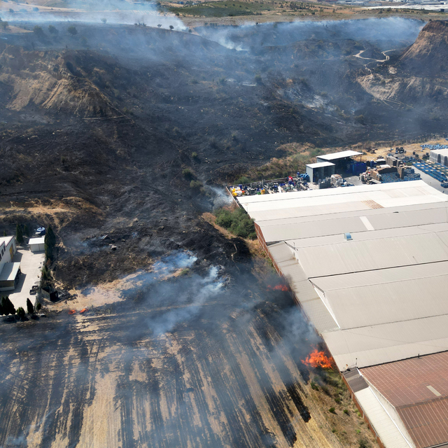 Manisa'da otluk ve makilik alanda çıkan yangın kontrol altına alındı