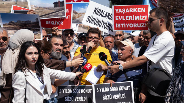 Mamak'ta bir grup vatandaş, "kentsel dönüşüm mağduru oldukları" iddiasıyla açıklama yaptı