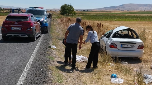 Afyonkarahisar'da takla atan otomobildeki 4 kişi yaralandı