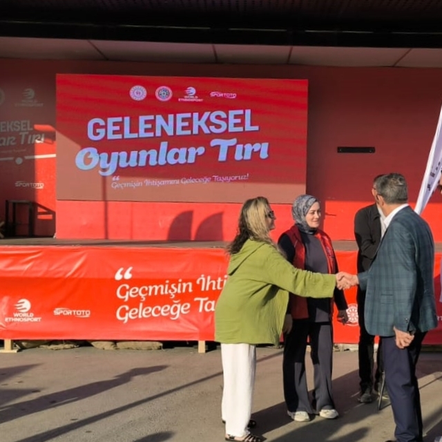 Şırnak'ta "Geleneksel Oyunlar Tırı" çocuklarla buluştu