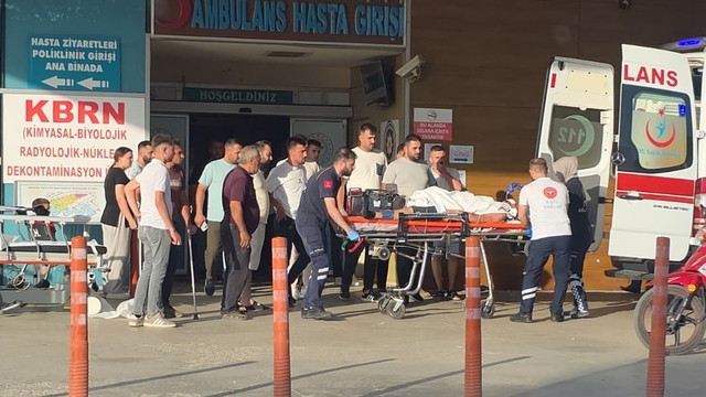 Bursa'da motosiklet ile kamyonun çarpıştığı kazada 2 kişi ağır yaralandı