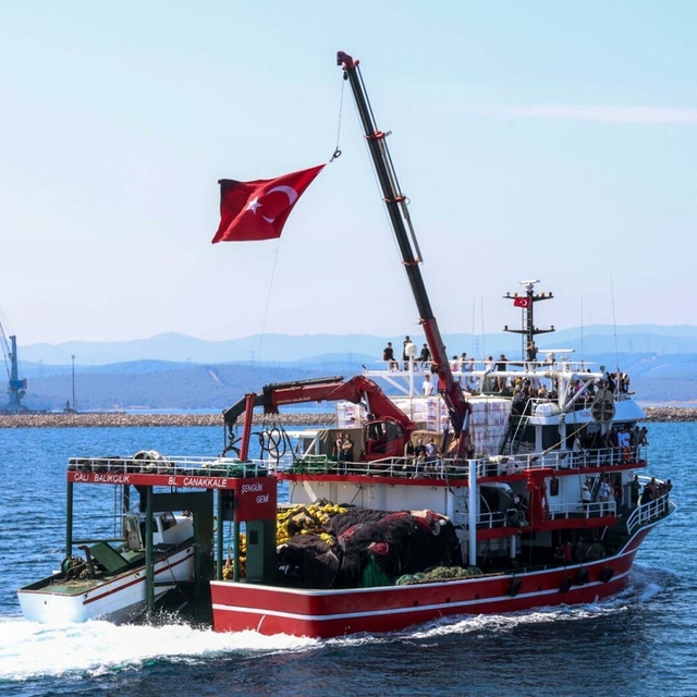 Çanakkale'de balıkçılar 'Vira bismillah' diyerek denize açıldı