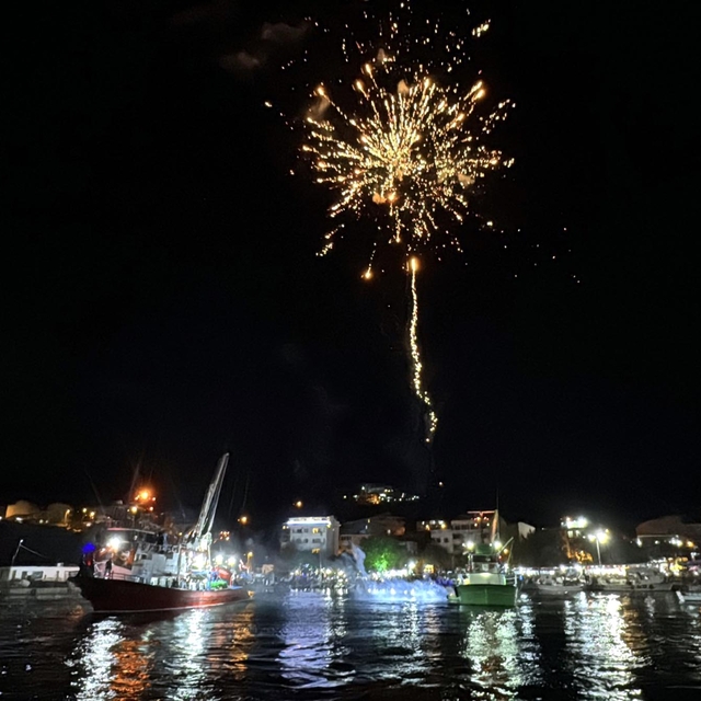 Tekirdağlı balıkçılar, havai fişek gösterileriyle denize açıldı