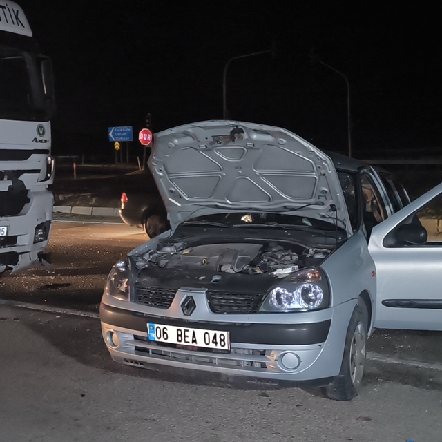 Kırıkkale'de tır ile çarpışan otomobildeki 2'si çocuk 6 kişi yaralandı