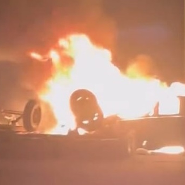 Bursa'da otomobil traktöre çarpıp alev aldı: 2 yaralı