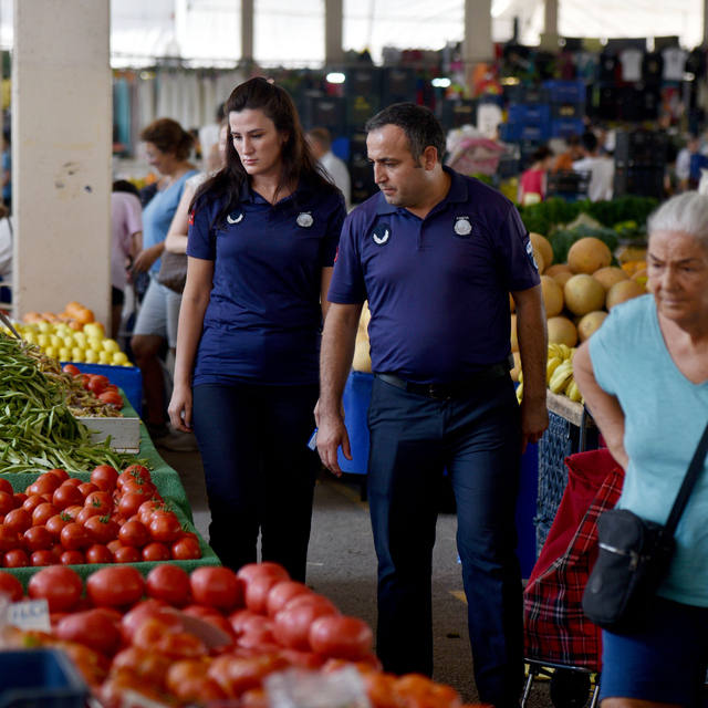 Pazar tezgahında 'irili, ufaklı' aldatmacaya 3 bin 541 lira ceza