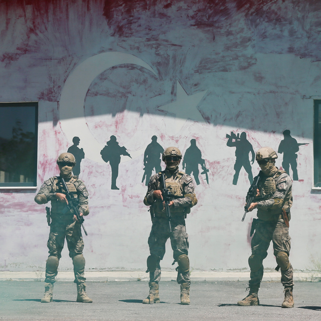 Polis özel harekat timleri, zorlu görevler için sıkı eğitimden geçiyor