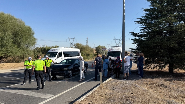 Konya'da iki otomobilin çarpışması sonucu 4 kişi yaralandı