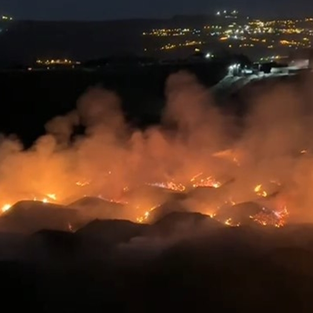 Şırnak'ta kömür sahasında stoklanan kömürlerde yangın