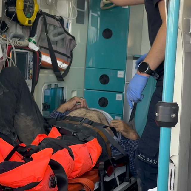 Malatya'da yük treninin çarptığı yaya ağır yaralandı