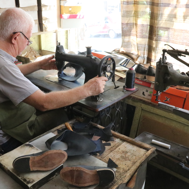 Malatya'nın tescilli "Arapgir tahta çivili ayakkabıları"nı 55 yıldır üretiy...
