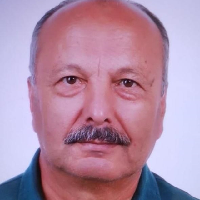 Otomobilin çarptığı emekli yarbay öldü