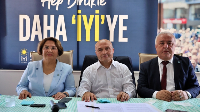 İYİ Partili Usta ve Yüksel, Samsun'da gazetecilerin sorularını yanıtladı