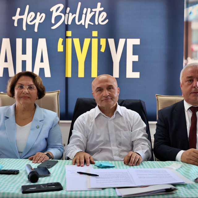 İYİ Partili Usta ve Yüksel, Samsun'da gazetecilerin sorularını yanıtladı