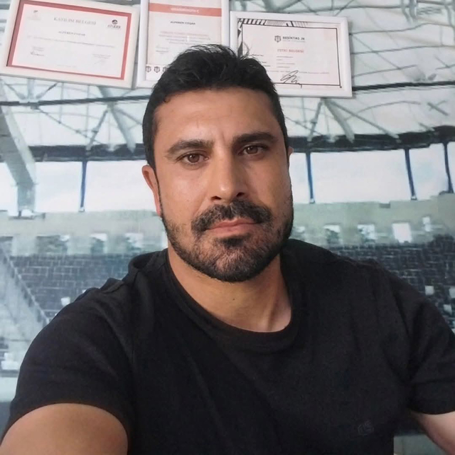 Anahtarını unuttuğu eve çatıdan sarkıttığı hortumla girmek isterken düşüp ö...