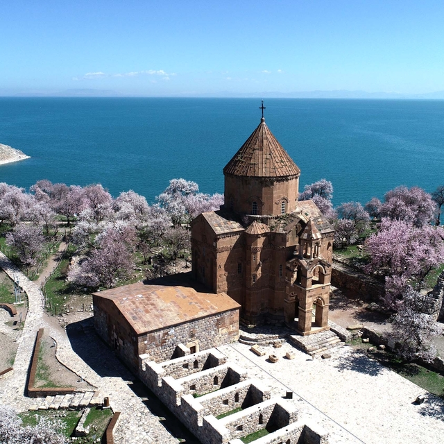 Van'daki tarihi Akdamar Kilisesi, 13'üncü ayine ev sahipliği yapacak