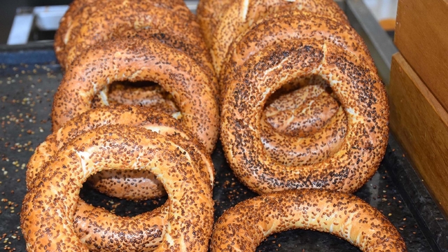 İzmir'de simit, 20 TL oldu