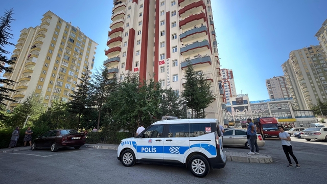 Kayseri'de apartman görevlisi tartıştığı kişi tarafından bıçaklandı
