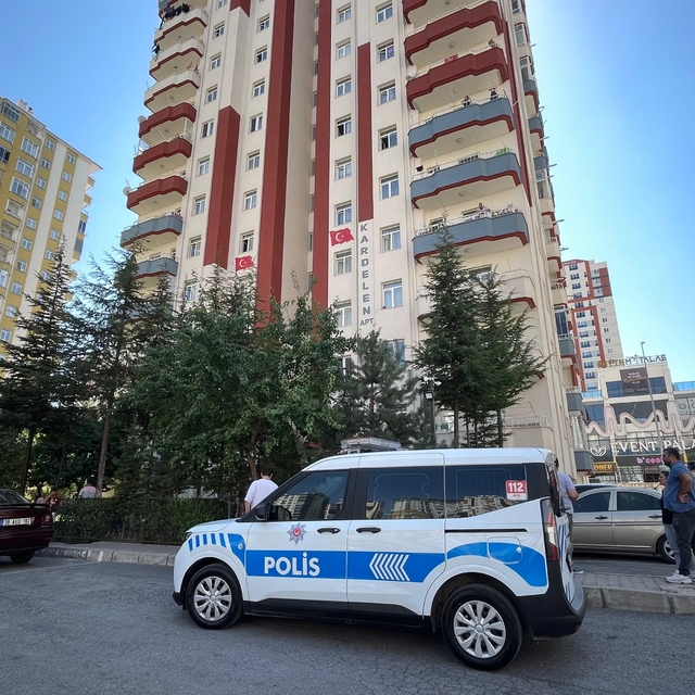 Kayseri'de apartman görevlisi tartıştığı kişi tarafından bıçaklandı