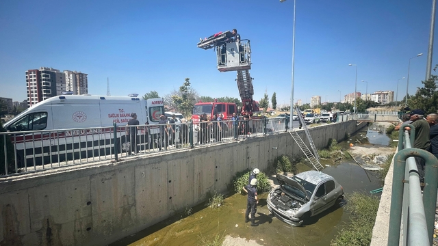 Kayseri'de su kanalına düşen aracın sürücüsü yaralandı