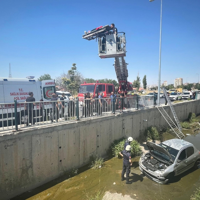 Kayseri'de su kanalına düşen aracın sürücüsü yaralandı