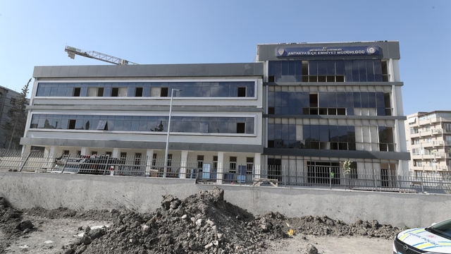 Hatay Valisi Mustafa Masatlı inşası süren emniyet binasını inceledi