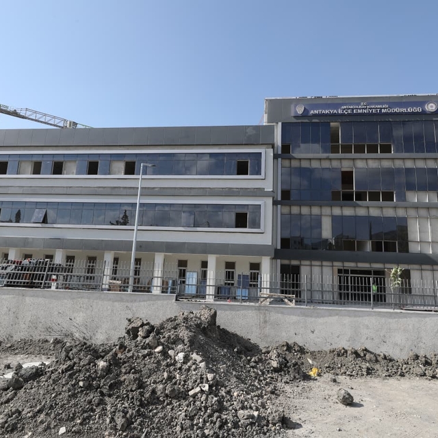 Hatay Valisi Mustafa Masatlı inşası süren emniyet binasını inceledi