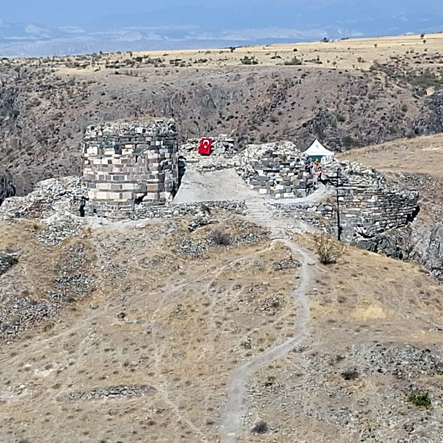 Kaymakam Coşkun Tabanlıoğlu Kalesi'nde incelemelerde bulundu