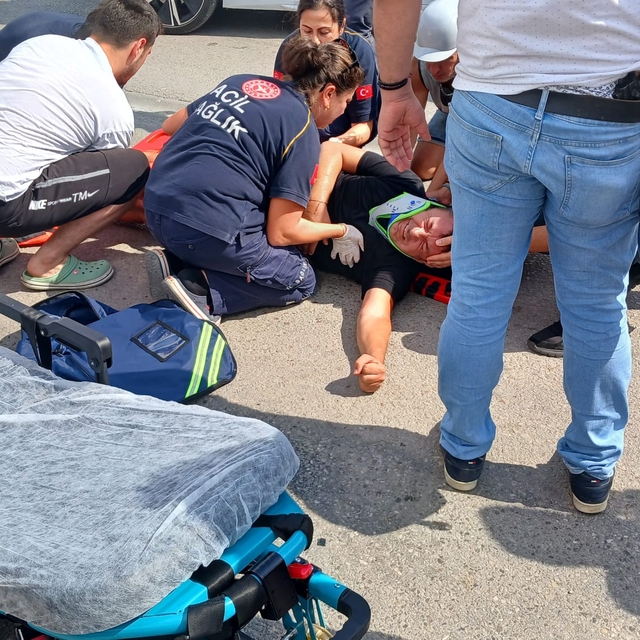 Sinop'ta otomobil ile çarpışan motosikletin sürücüsü yaralandı