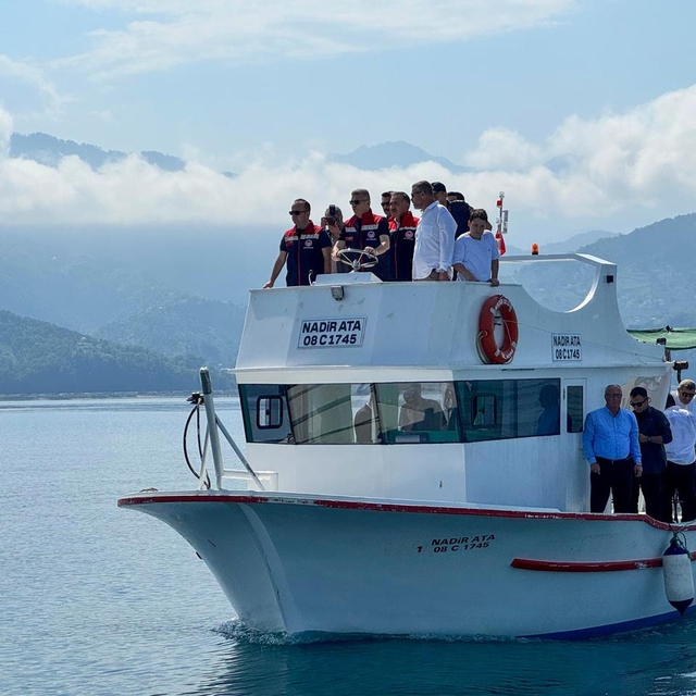 Artvin Valisi Ergün, balıkçılarla denize açıldı