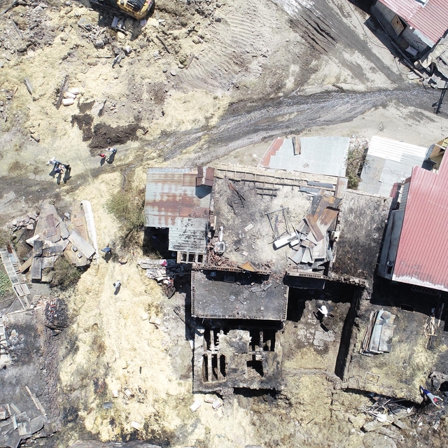 10 ev ve 17 ahırın yandığı mahallenin muhtarı: Bir haftada 3 yangın çıktı