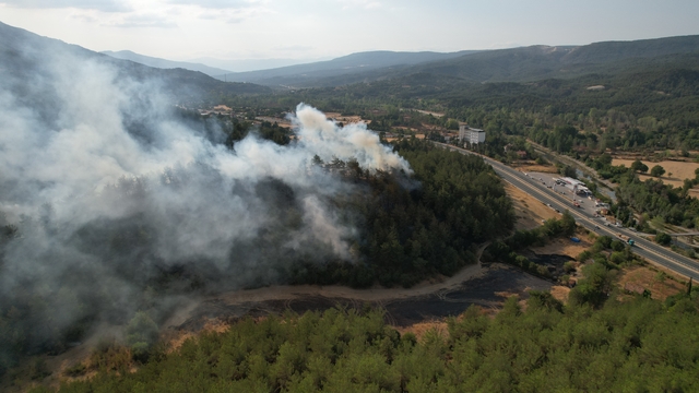 Karabük'te başlayan yangın Kastamonu'ya ulaştı