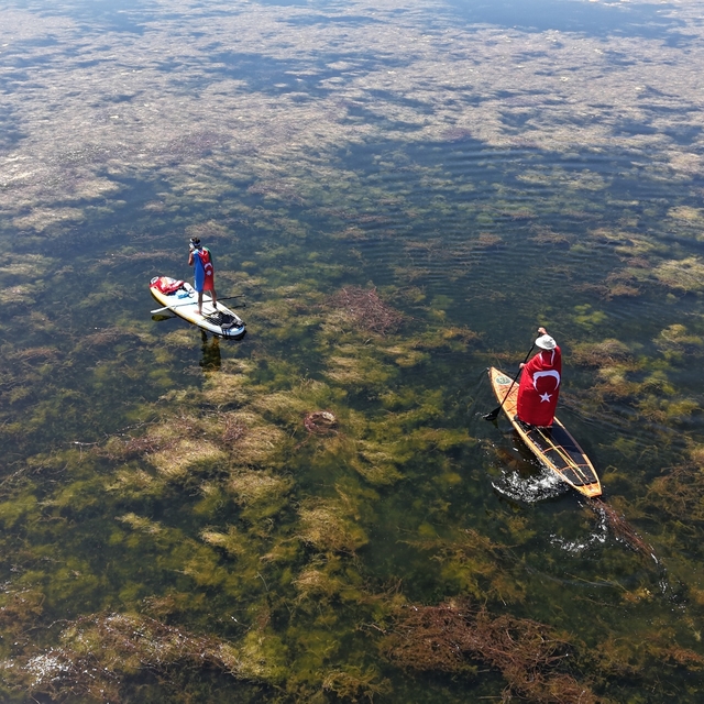 'İki devlet bir can Türkiye-Azerbaycan' sloganıyla Beyşehir Gölü için kürek...