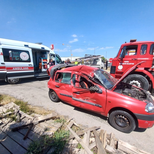 Manisa'da zincirleme trafik kazasında 3 kişi yaralandı