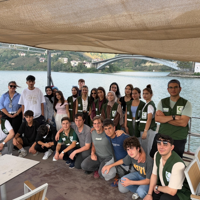 Samsun Yeşilay Şubesi 26 gönüllü öğrenciyle Ayvacık gezisi düzenledi