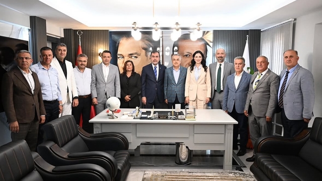 Özlem Çerçioğlu, AK Parti İl Başkanlığını ziyaret etti