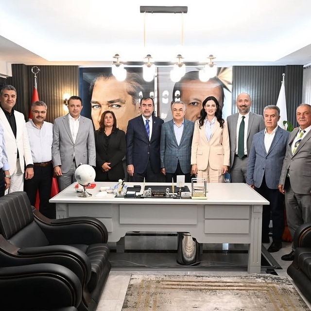 Özlem Çerçioğlu, AK Parti İl Başkanlığını ziyaret etti