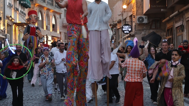 Mardin'de "7. Uluslararası Uçan Halı Çocuk Festivali" başladı