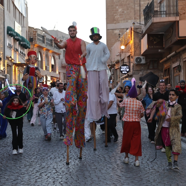 Mardin'de "7. Uluslararası Uçan Halı Çocuk Festivali" başladı