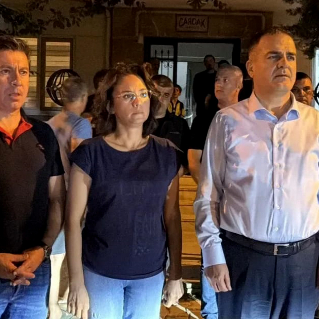 Muğla'da belediye başkanının ailesinin evine yanıcı madde atan 2 şüpheli ya...