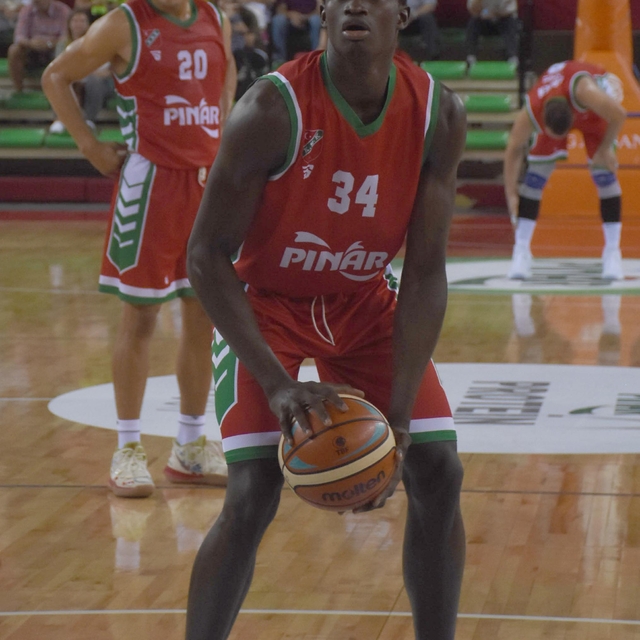 Eski Karşıyakalı Adem Bona ay-yıldızlı formayla şov yaptı