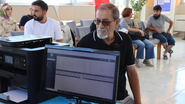 Üniversite okuma hayalini 73 yaşında gerçeğe dönüştürdü