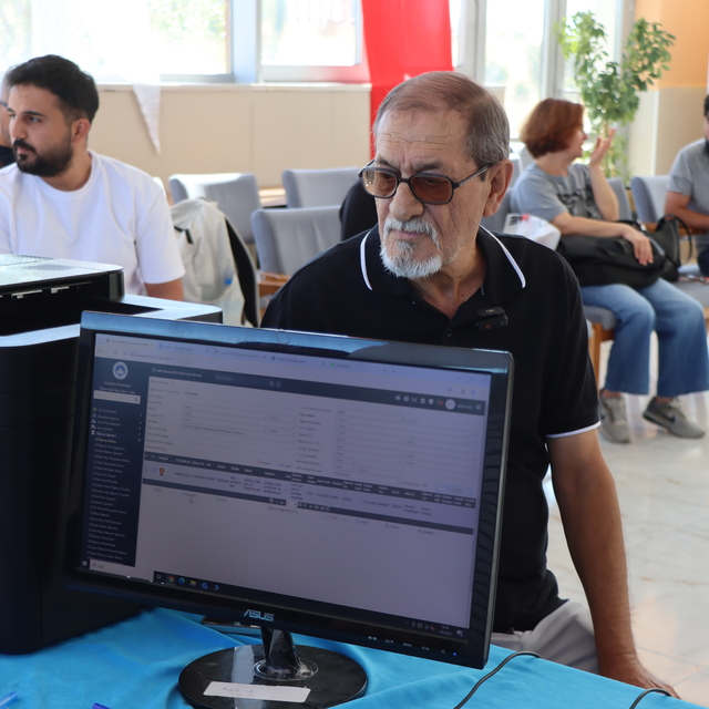 Üniversite okuma hayalini 73 yaşında gerçeğe dönüştürdü