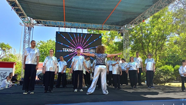 Engelleri dansla aşıyorlar