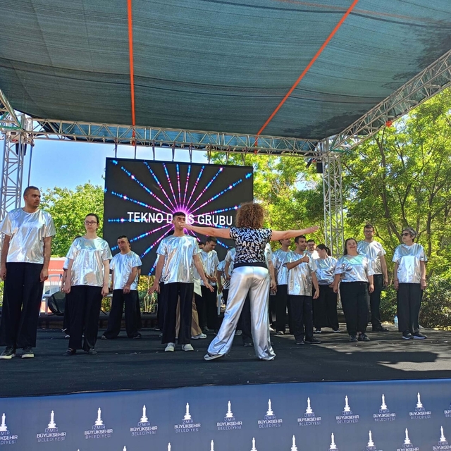 Engelleri dansla aşıyorlar